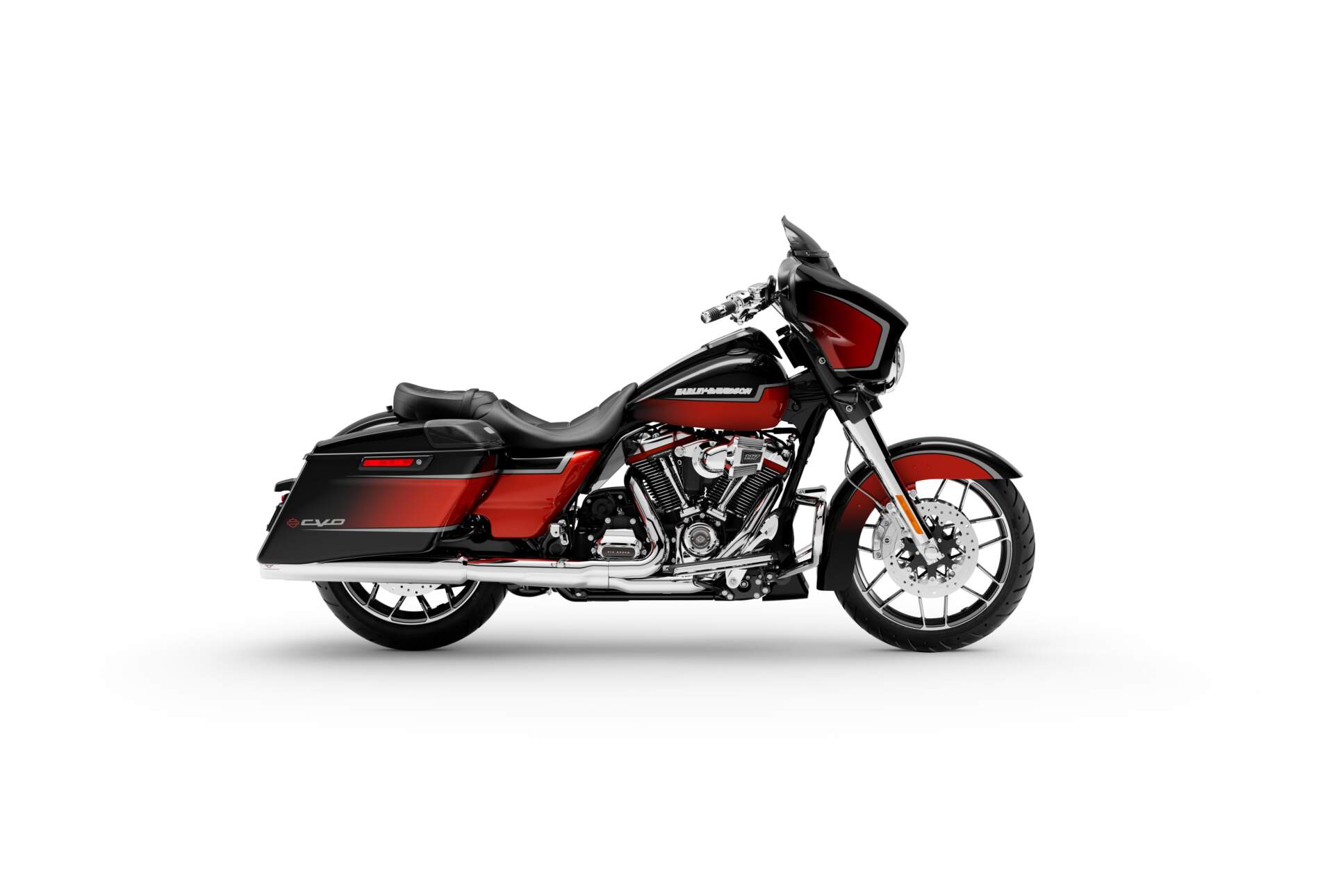 Die Harley-Davidson CVO Street Glide in der Farbkombination Sunset Orange Fade zeigt ein elegantes Design mit markanten Linien und einer auffälligen Lackierung.