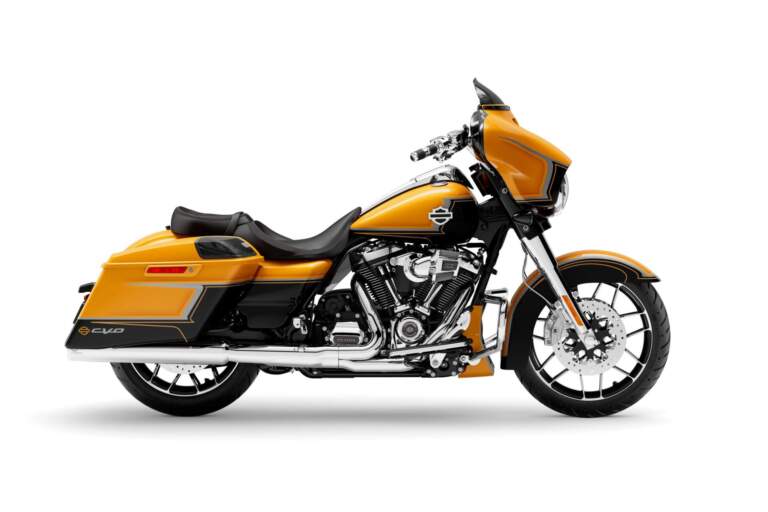 Das Bild zeigt eine Harley-Davidson CVO Street Glide Special 2022 in leuchtendem Orange mit schwarzem Design.
