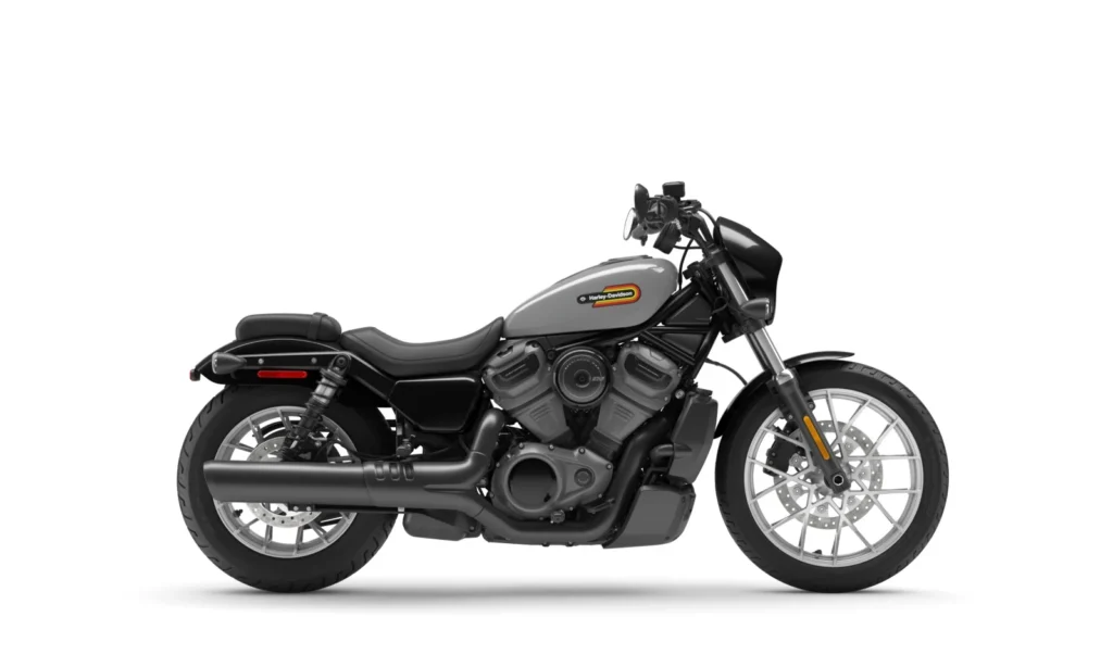 Die Abbildung zeigt ein Harley-Davidson Nightster Special Motorrad in grauer Farbe, seitlich betrachtet.