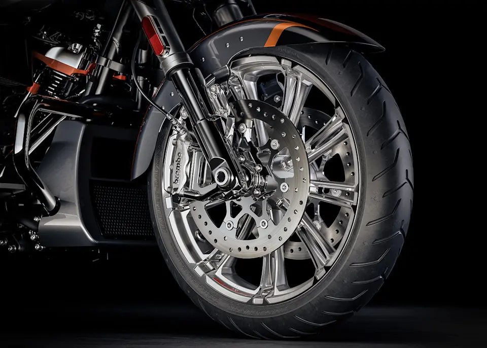 Harley-Davidson 2026 CVO Street Glide mit eleganten Felgen.