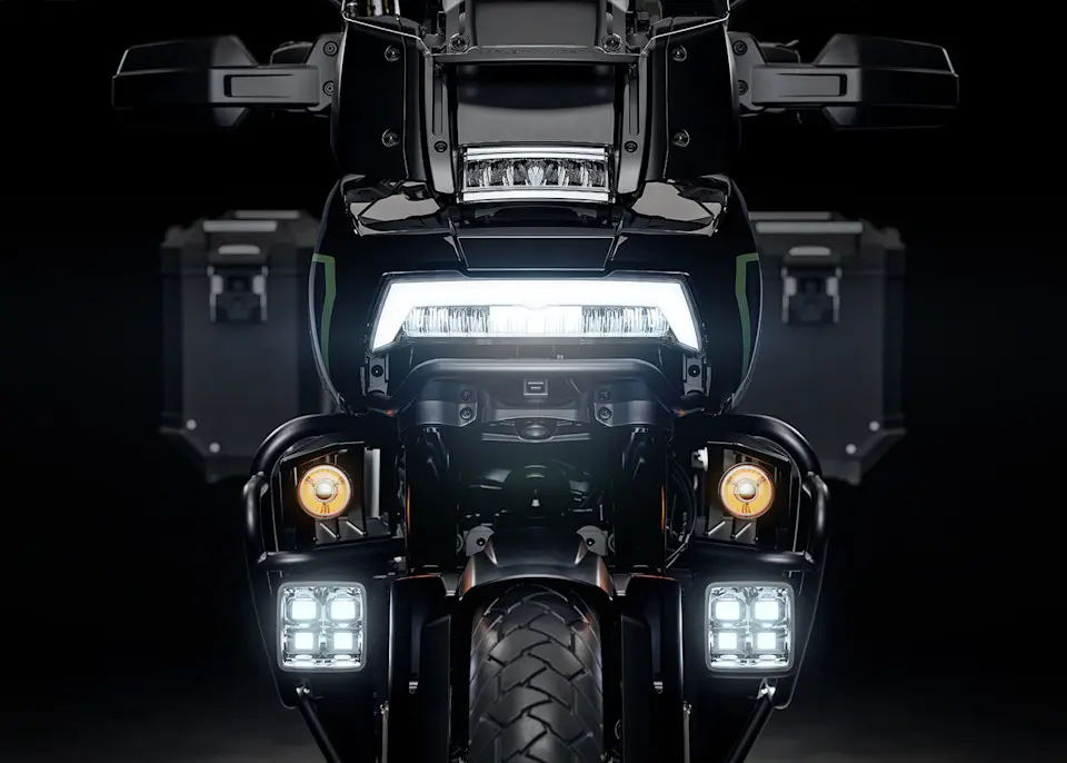 Harley-Davidson Pan America 2026 mit beeindruckendem Scheinwerfer.