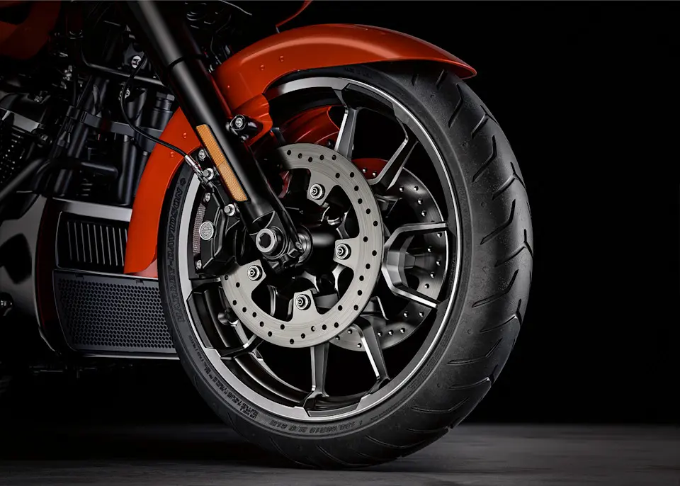 Harley-Davidson 2026 Road Glide 3 mit eleganten Felgen.