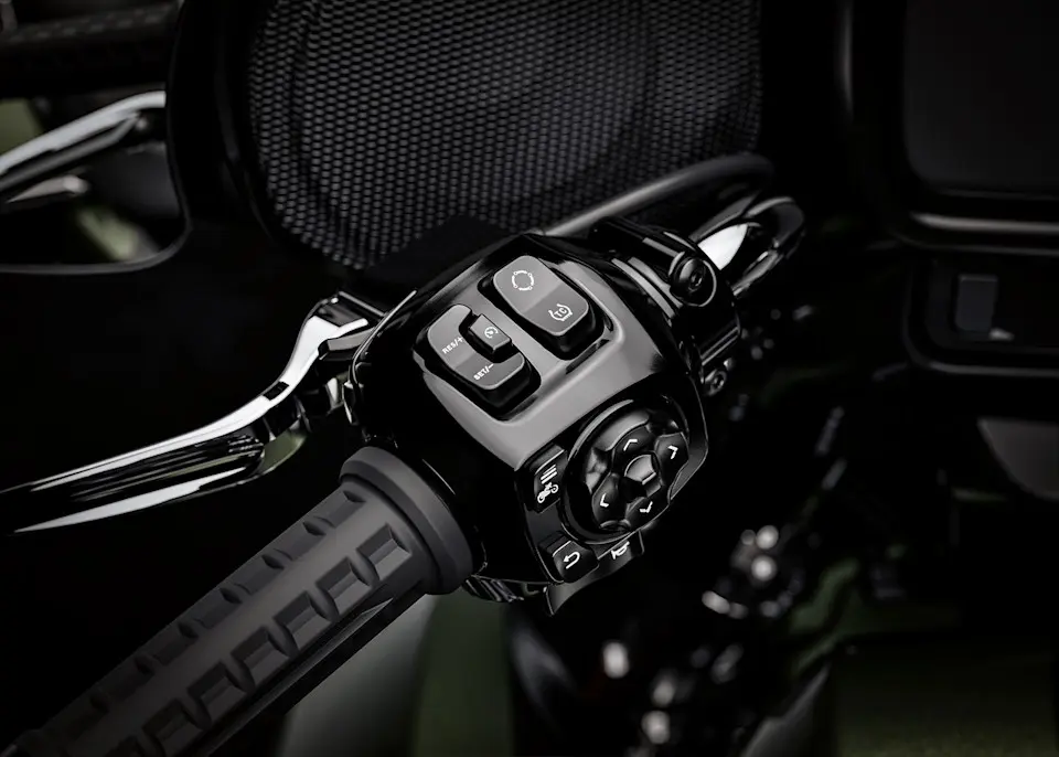 Steuerungselemente der Harley-Davidson Street Glide Limited.